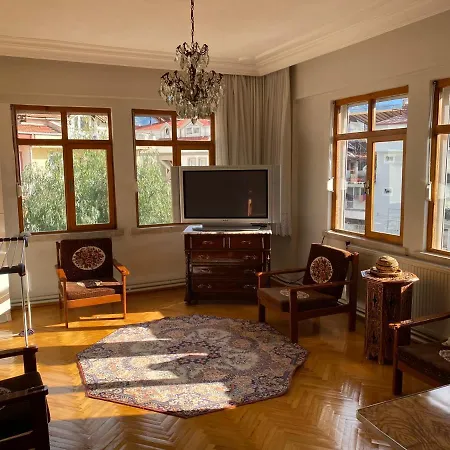 Spacious 2 Bedroom 1 Living And Dining 1 Sitting 1 Bath